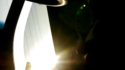 ആഗസ്റ്റ് ടെയ്‌ലറിന് അതിശയകരമായ രൂപങ്ങളുള്ള അതിമനോഹരമായ പോൺ ദിവയ്ക്ക് ഒരു ഡിക്ക് ആവശ്യമാണ്